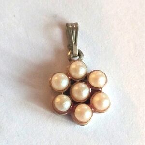 Vintage pearl cluster pendant charm white silver tone
